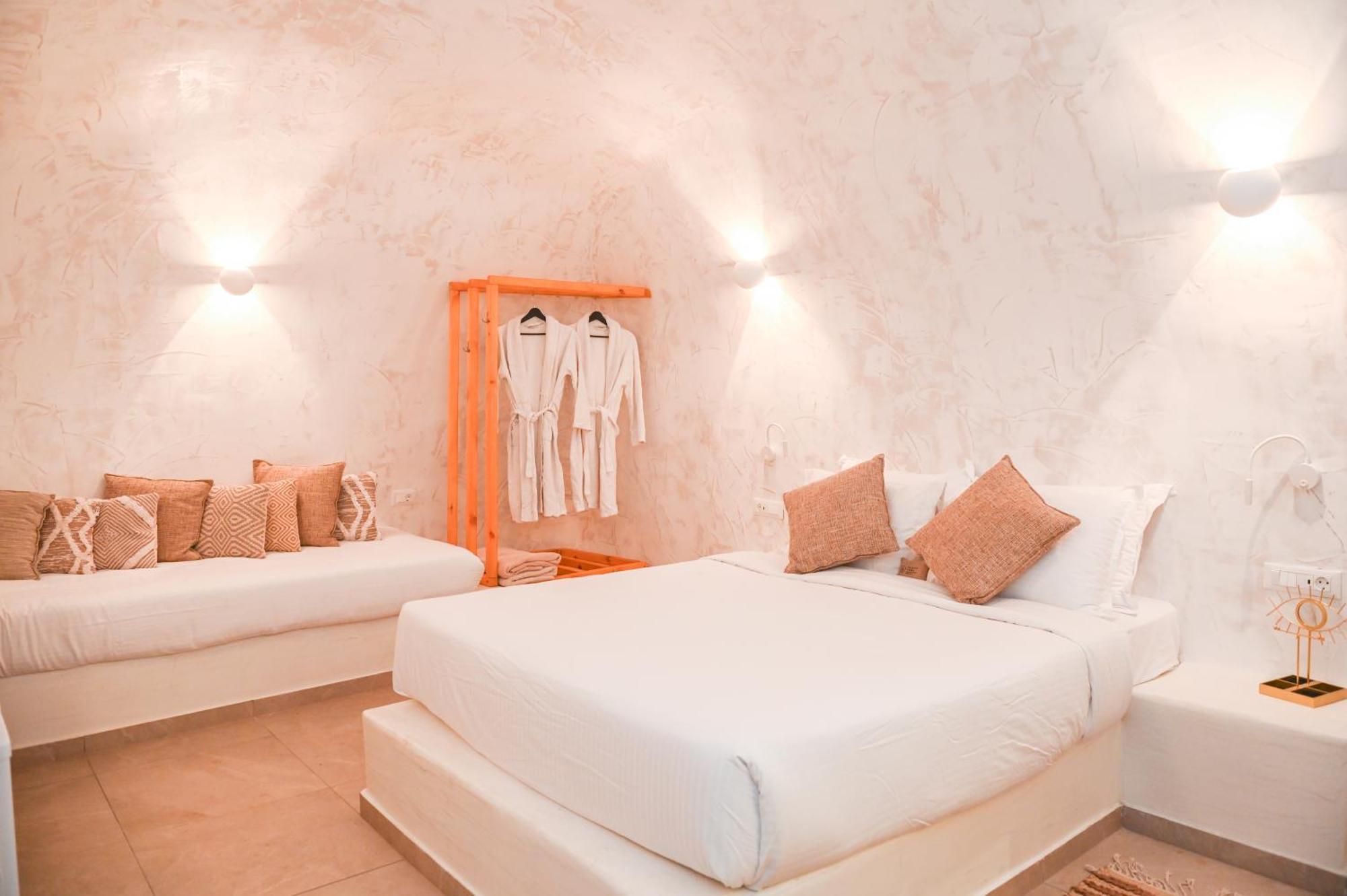 White Curves Santorini Bed and Breakfast Akrotírion Eksteriør billede