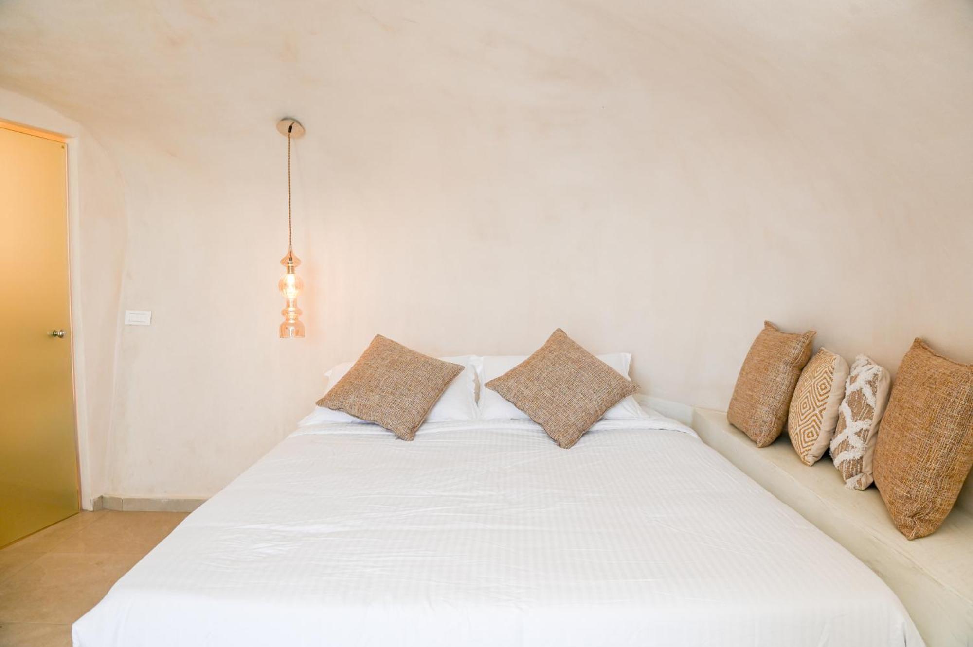 White Curves Santorini Bed and Breakfast Akrotírion Eksteriør billede